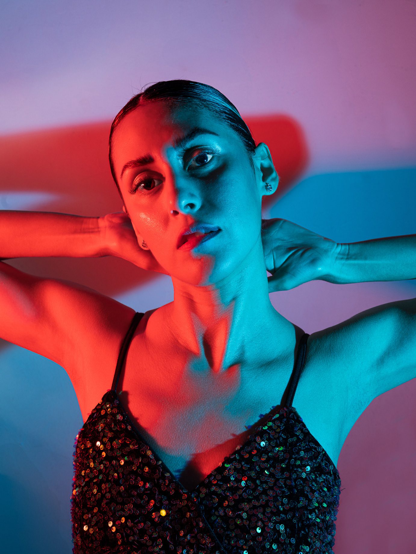 Retrato con luces neon fotografia profesional martin vallejos en los mochis sinaloa