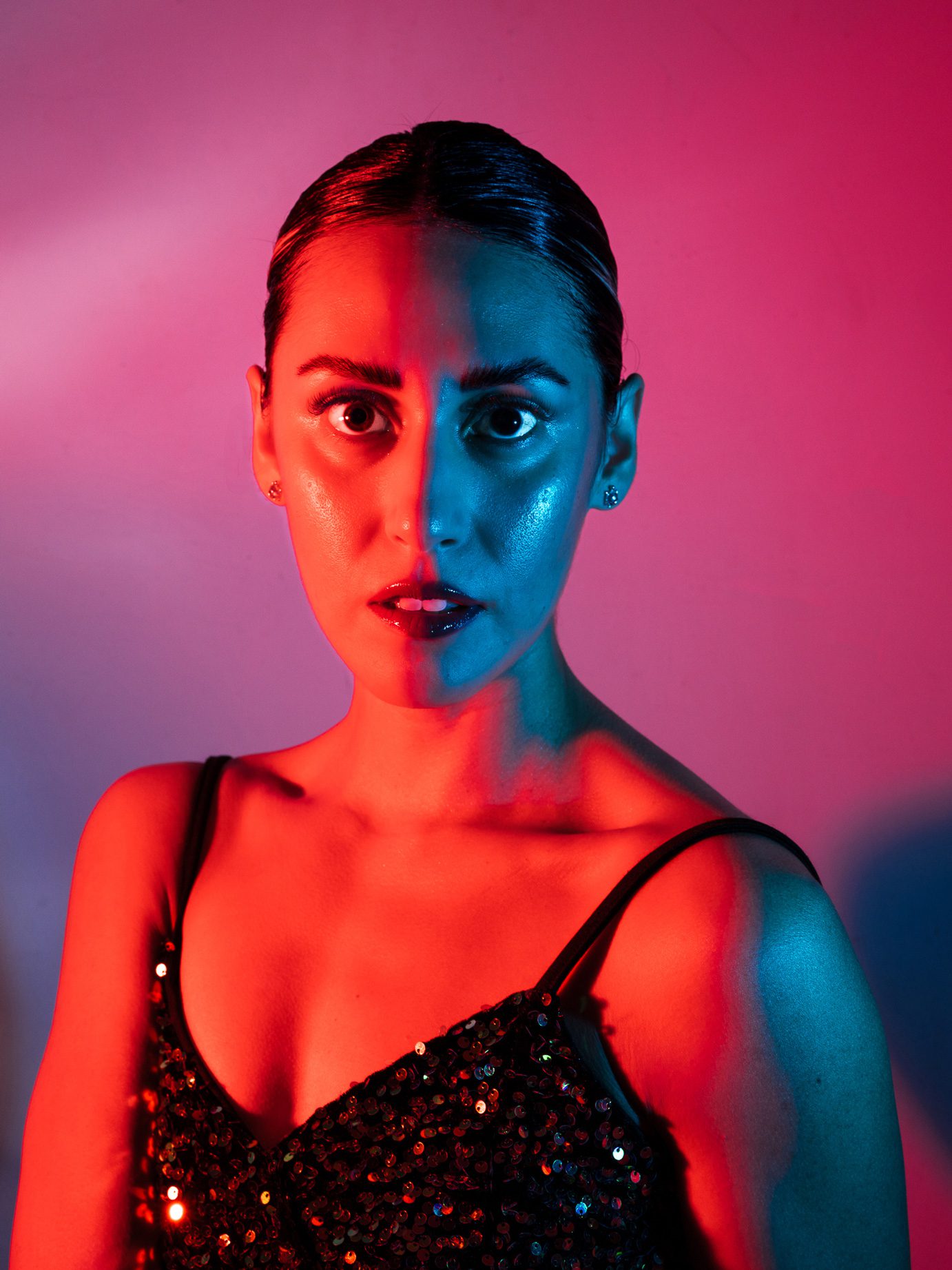 Retrato con luces neon fotografia profesional martin vallejos en los mochis sinaloa